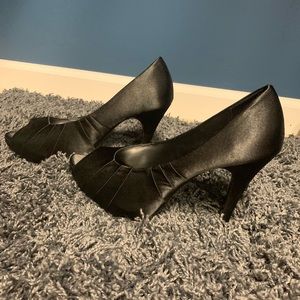Black peep toe heels - 9 1/2